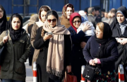 صحيفة حكومية: أغلب الشعب «راضٍ وسعيد»!.. وطلاب إيرانيون: الأمير رضا بهلوي رمز الانتقال من جمهورية الجهل والظلم 