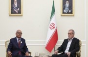 بزشكيان: سعداء بالخطوات التي تمضي للأمام في العلاقات بين طهران والخرطوم.. وعضو بغرفة تجارة إيران: الميزان السلبي للتجارة غير النفطية غير مسبوق منذ 2011م