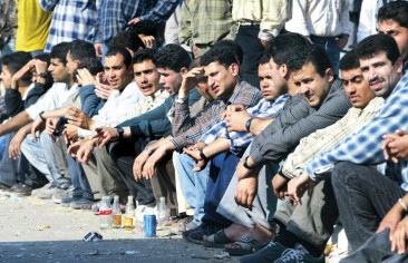 خبير اقتصادي إيراني: إيران على أعتاب انفجار للعاطلين عن العمل والمهمشين