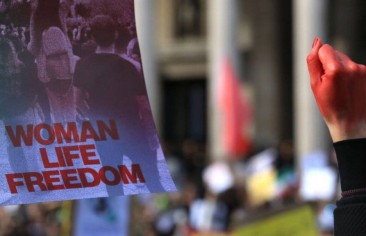 جمعية الإمام علي تدين استغلال الأطفال لقمع المحتجين.. وأنباء عن اعتقال أحد لاعبي فريق «فولاذ خوزستان» لكرة القدم