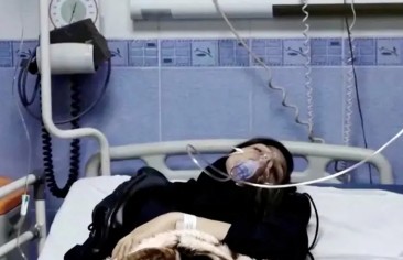تسمُّم الطالبات.. الروايات والتداعيات المحتمَلة على النظام الإيراني