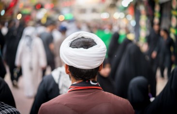 التحالف التاريخي للبازار ورجال الدين في إيران.. التحولات والنتائج