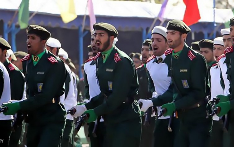 الاستخبارات الإيرانية تهدّد 700 صحافي بالملاحقة القضائية لتعاونهم مع “مناوئين للنظام”