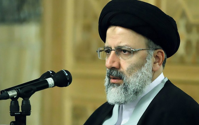 صحفي إيراني: مَن يجمع التوقيعات لترشيح “رئيسي”؟