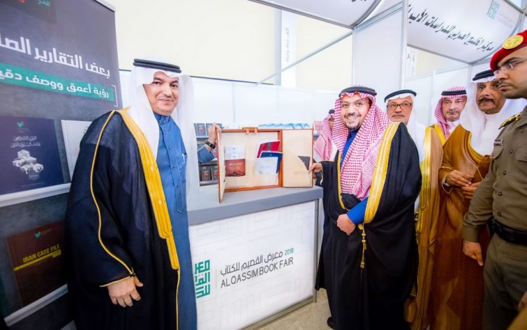 بعد افتتاحه معرض الكتاب.. أمير القصيم يزور جناح مركز الخليج العربي للدراسات الإيرانية