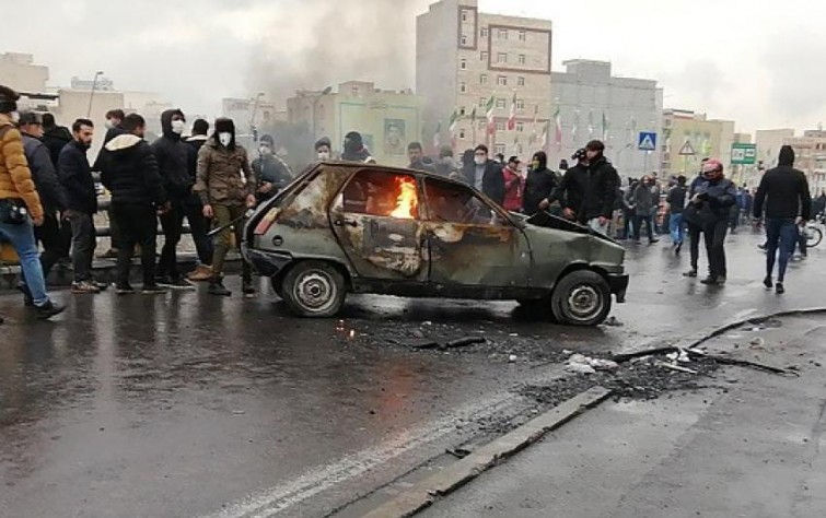 الانتفاضة ضد الأيديولوجيا في إيران
