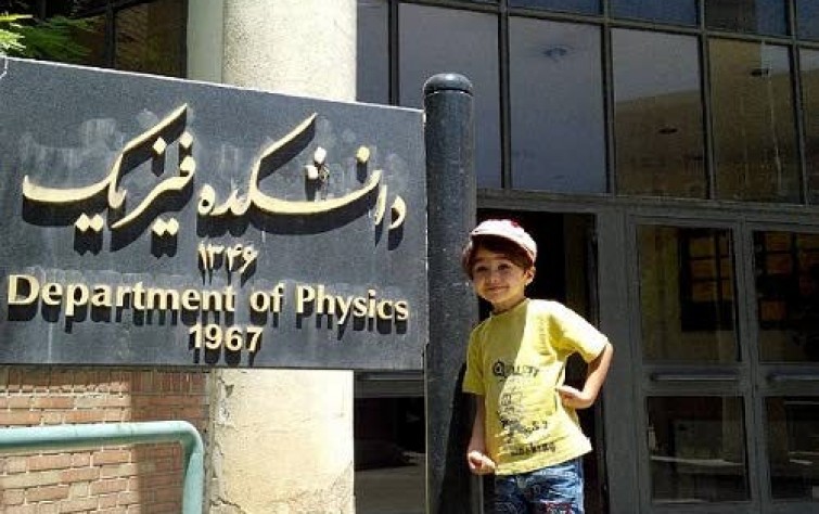 هجرة الطفل الإيراني النابغة «آرش» إلى هولندا لم تحرِّك المسؤولين لمنعها